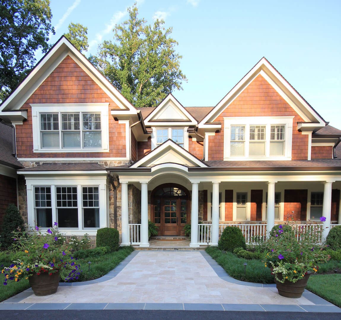 flagstone entry patio with bluestone border