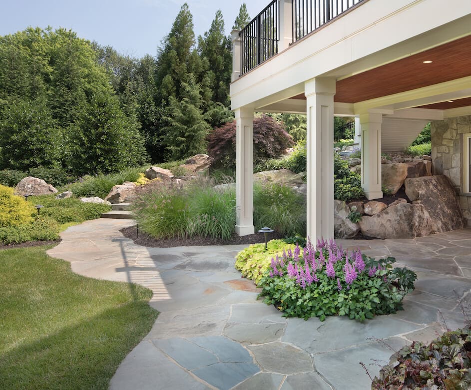 flagstone-patio-backyard-landscaping