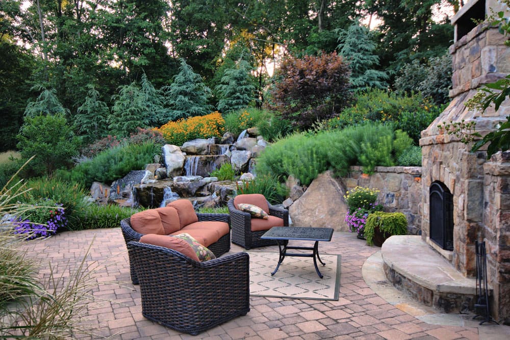 the top 10 qualities to seek in a landscaping company